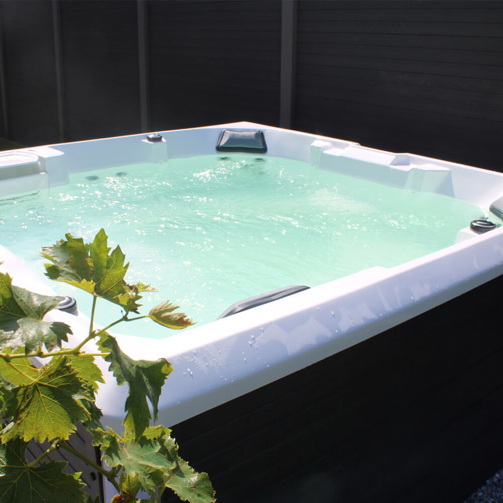 Outdoor Whirlpool mit Treppe und Thermoabdeckung STREAM BIG - 207 x 207 cm für 5 Personen – Bild 6