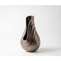 Vase Helixa B17 x T18 x H31 cm Aluminium Mokka Bronze Gegossen
