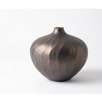 Vase Torvia B20 x T20 x H19 cm Aluminium Hämatit Handgemacht